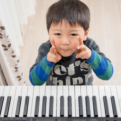 大人になって思う「子ども時代にやってよかった習い事」3位ピアノ、2位そろばん、1位は…