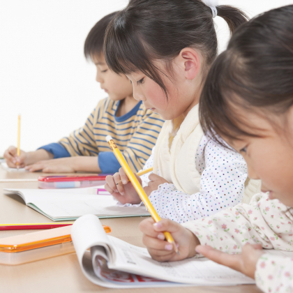 「子どもの学習塾はいつから？」通い始めた年齢と感想は…先輩ママの経験談