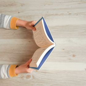 子どもの鉛筆がサラサラ進む！「読書感想文」の最初の一歩、本の選び方【親はどうサポートする？夏休みの読書感想文vol.1】