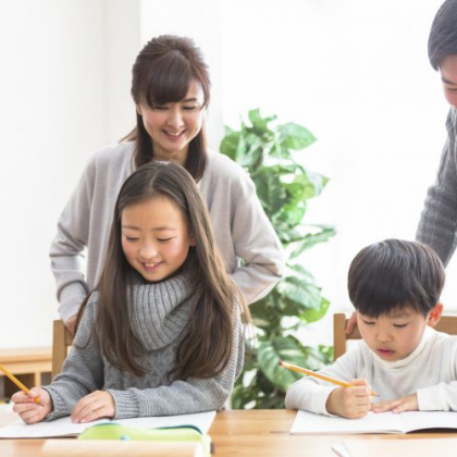 叱るポイントに習い事の選び方…！夫との「子育て・教育方針の違い」妻が感じる8つの火種