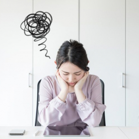 なぜか女性社員が担当している「名もなき雑務」…4位は「おみやげ配り」1位は？