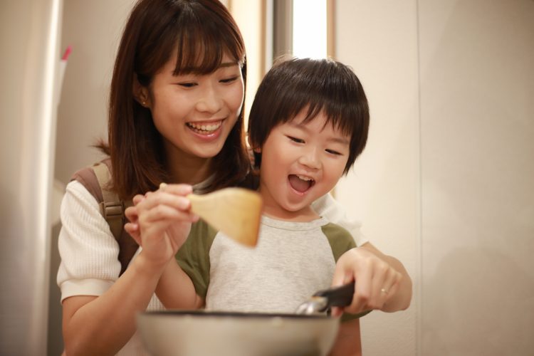 家の中でも楽しく気分転換！「子どもと一緒に作ると楽しい料理＆お菓子」をママ179人に調査