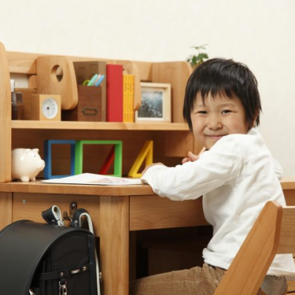 子どもの「学習机」持っている家庭は何割？置くのはリビングorこども部屋？