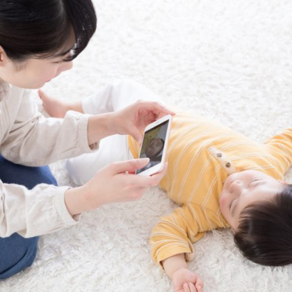 スマホにどんどん増えていく子どもの写真…みんなどう整理してる？