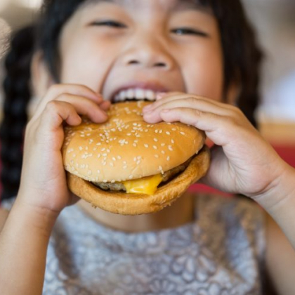 子どもとよく行くハンバーガーチェーンランキング！2位モス、ママも大満足の1位は？