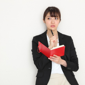 「私用」の意味は？「所用」「私事」との使い分けも解説【あらためて知りたい頻出ビジネス用語＃26】