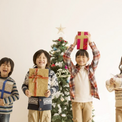 子どもへの「クリスマスプレゼント」どう渡す？盛り上がるプレゼントの渡し方アイディアがズラリ！