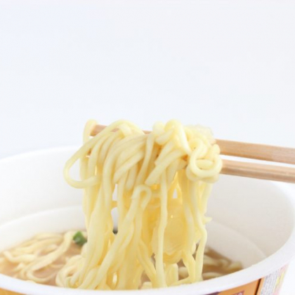 簡単に味変！みんなが「カップラーメン」にちょい足ししている調味料を調査