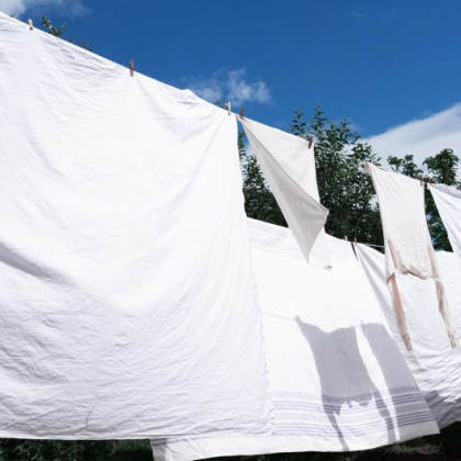 夏場のシーツ、どれくらいの頻度で洗ってる？最も多かった答えは1週間に1度…なぜその洗濯頻度に？