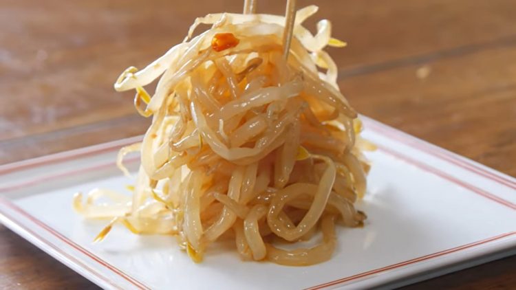 パパッとレンジで簡単！「ラーメン屋さん風ピリ辛もやし」をおうちで