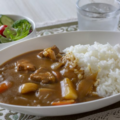 繊細すぎるカレーの世界！食べ方のこだわりを500人に調査…ルーはご飯の上にかける？混ぜて食べる？他にも多数