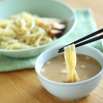 【禁断のコンビニかけ合わせグルメ#7】ガッツリ味のつけ麺×インスタントの「ポタージュ」で、女性好みのクリーミーな味わいに