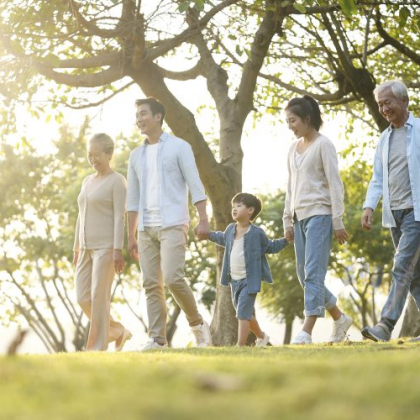 【祖父母世代編】「今と昔、どちらの子育てが大変？」約30年前に子育てをしていた世代にズバリ聞いた！多かった回答は…