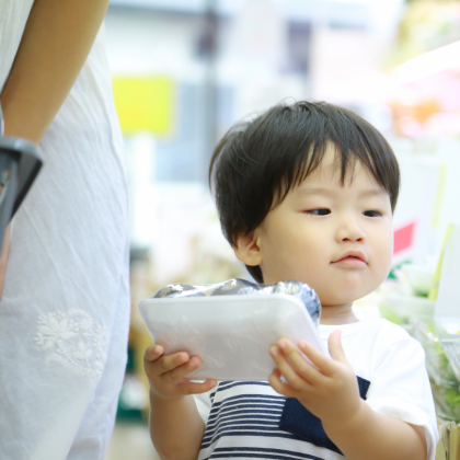 スーパーで子どもの「これ買って」攻撃がさく裂！知っておくと役立つ効果ある対処法とは