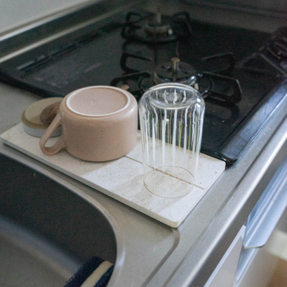 水切りかご卒業！「GEM DRYING BOARD」なら珪藻土のチカラでカラッと快適に【本日のお気に入り】