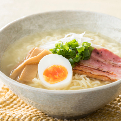 すぐ試せる！「塩ラーメンにちょい足し」すると抜群に美味しくなるものは？みんなの声を調査