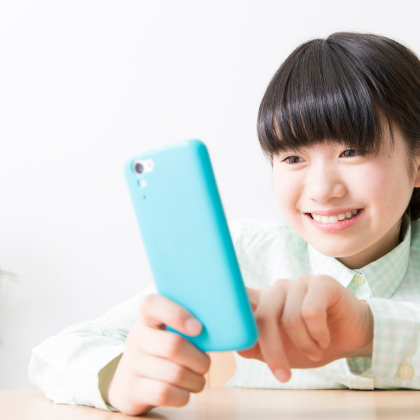 「子どもにスマホ」何歳から持たせた？きっかけや、使っての感想を先輩ママに聞きました