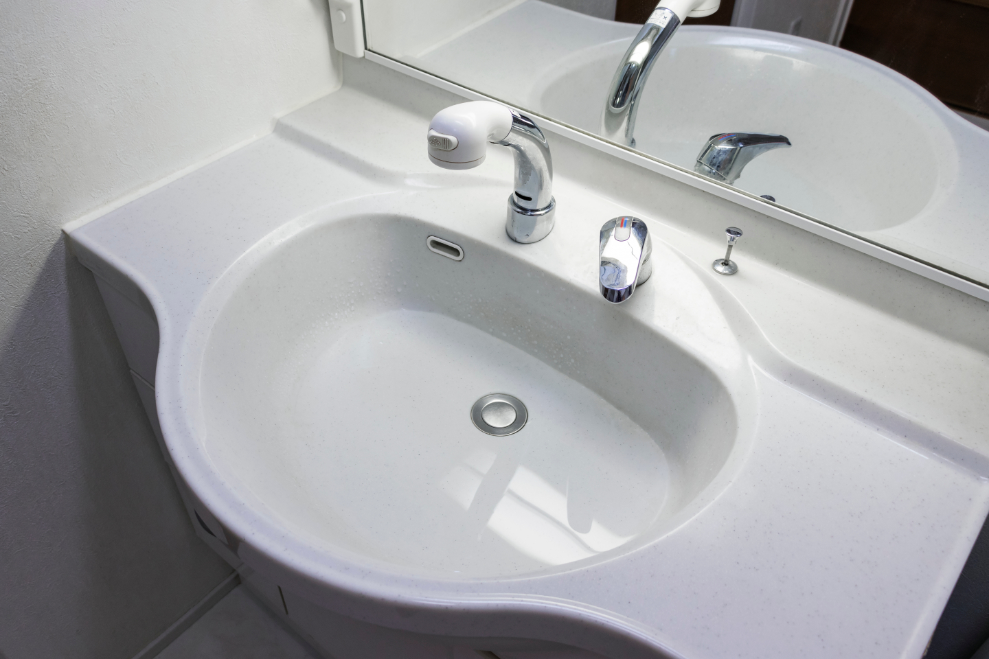 何日ごとにお掃除してる？「洗面台の排水口」の掃除頻度を男女500人に調査