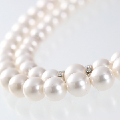 なぜ真珠（パール）はフォーマルで通用するの？ネックレスのマナーを専門家に聞きました