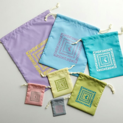 紀ノ国屋の巾着セットがかわいい！創業70周年を記念した限定7色組を発売