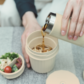 人気の「麺弁当」に特化！サーモスから温・冷対応のコンテナーセットが新発売
