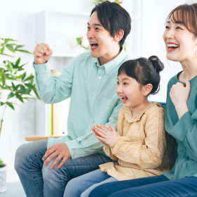 家族揃っておうちで「スポーツ観戦しながらつまむ食べ物」人気TOP10！応援がより盛り上がる