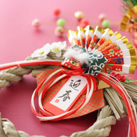 玄関用「お正月飾り」どこで買う？圧倒的多数が「ついで買い」できる場所を選択！