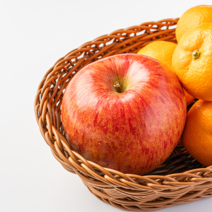 「みかん」VS 「りんご」、65％の人が選んだ冬の果物王は…どっち!? 決め手は「皮」にあり