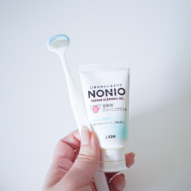 「NONIO（ノニオ）」の舌磨きジェル＆舌ブラシ（セットで411円）はスッキリ感がやみつきに！面白いほど汚れもとれる【本日のお気に入り】