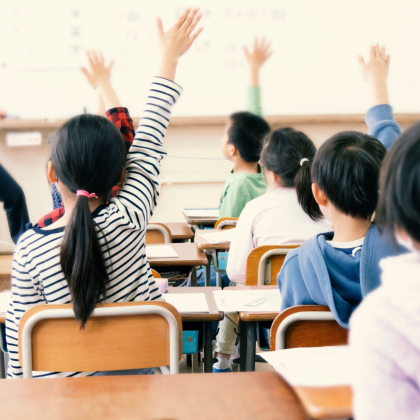 「令和の小学校」ってこうなんだ！冷房完備、水筒持参…昔とは違うと驚いたことを、パパ＆ママに聞いた