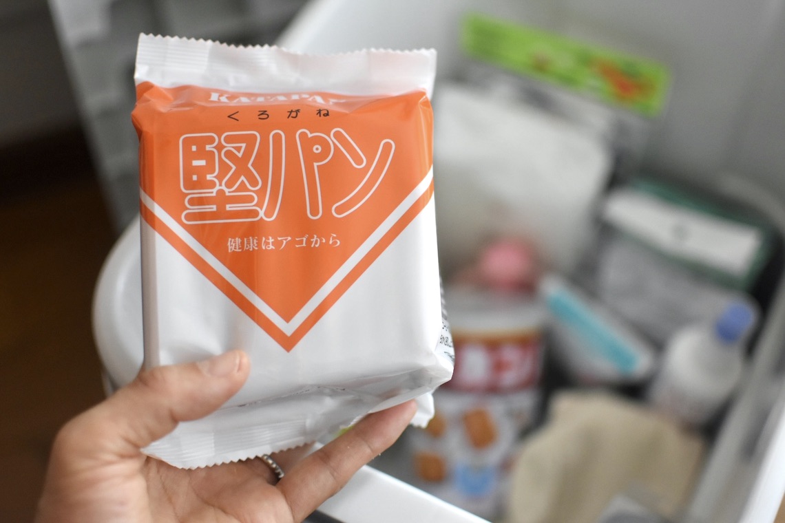 防災用品に仲間入り！堅過ぎるクッキー「くろがね堅パン」のやさしい甘さに夢中です【本日のお気に入り】