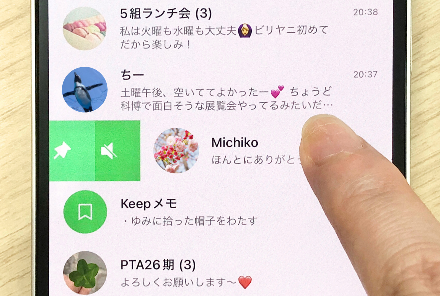 【LINEの小ワザ】ユーザーの8割が使っていない「スワイプ」の便利テクニック！“トップに固定”や、“ワンアクションで返信”も