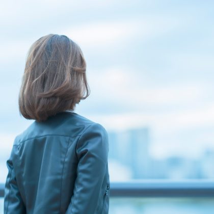 50代以上の女性が「40代にやっておけばよかった」と感じること。1位2位の真逆の回答が泣ける…