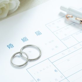 「結婚生活」を例えるなら？お風呂・こたつ・通じない電話…既婚男性の回答が「名言の宝庫」だった