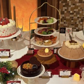 3,000円台がねらい目！「セブン‐イレブン」2024クリスマスケーキはスイーツマニア大満足のもりもり32種類