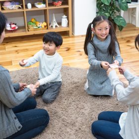 学生か否かがポイント？「お年玉は何歳までか」問題。あげるのをやめたきっかけは？
