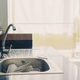 「義実家の水回り」で、帰省中にどうしても気になるのは？カビにぬめり…汚れとは真逆の意見も