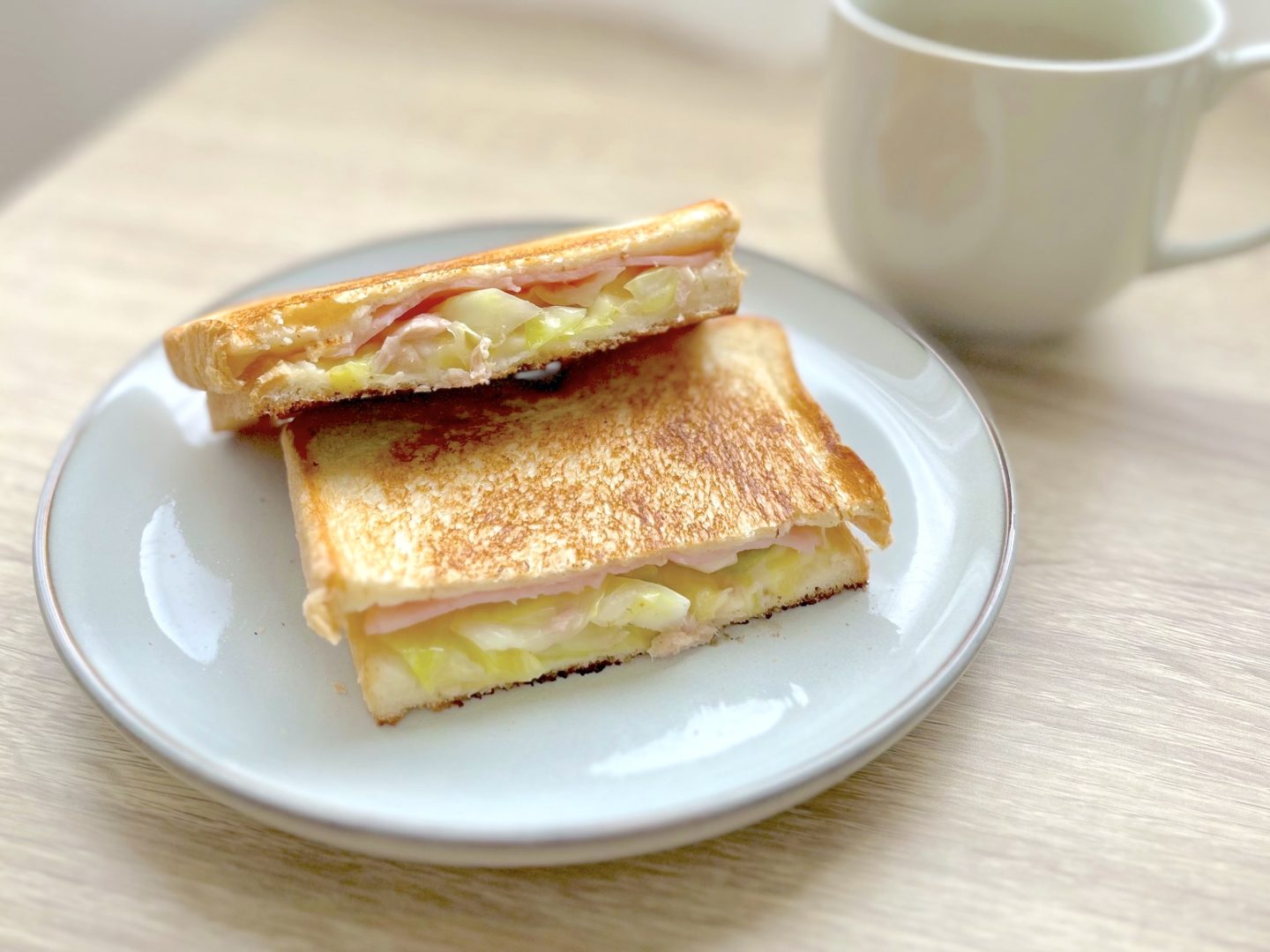 フライパンで作る簡単ホットサンドは、「キャベツの芯まで美味しい」ごま油漬けを入れて。値上がり中でも作りたい理由は…