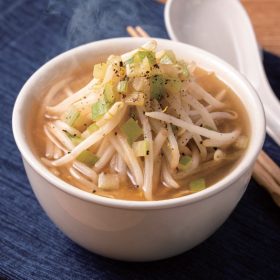 マルコメ社員がおすすめする「野菜のみそ汁」レシピ4つ！虜になる意外な美味しさ