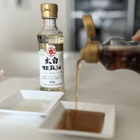 【ごま油の豆知識】茶色と白の違いは？保存のコツは？創業300年の老舗メーカーに聞きました
