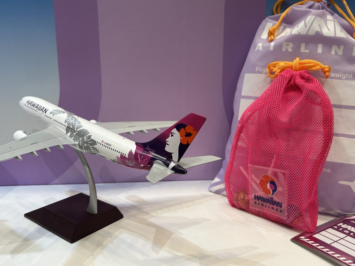 「ハワイアン航空」と「PLAZA」のコラボグッズがマニア垂涎の出来！買うでしょ