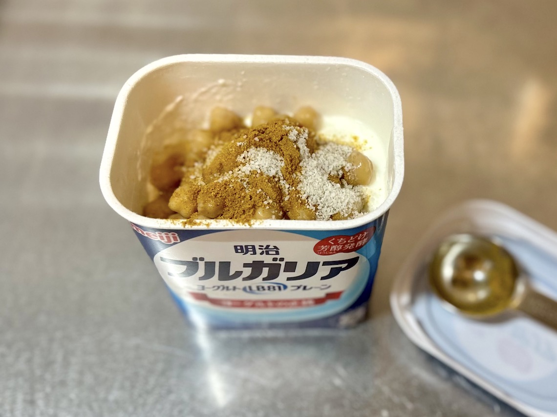 ヨーグルトのパックを活用する「パックック」は、無駄なく・美味しく・時短になる調理法だった