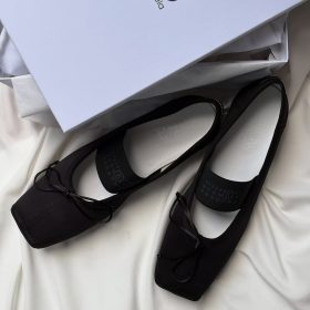大人のお洒落な「フラットシューズ」を調査！バレエシューズが大人気でした
