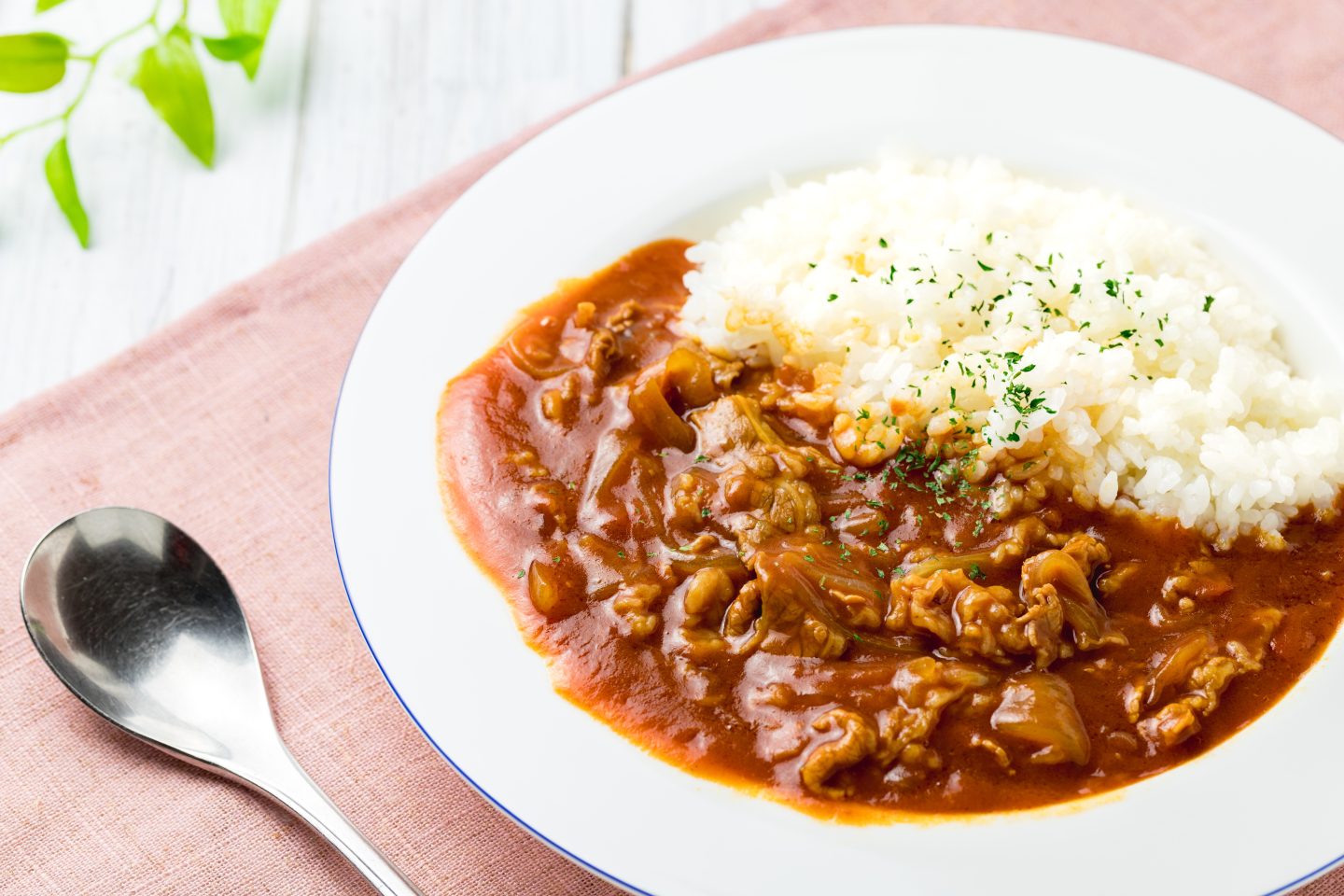 「ハヤシライスの具材」牛肉・玉ねぎだけじゃもったいない！意外と美味しい変わり種も