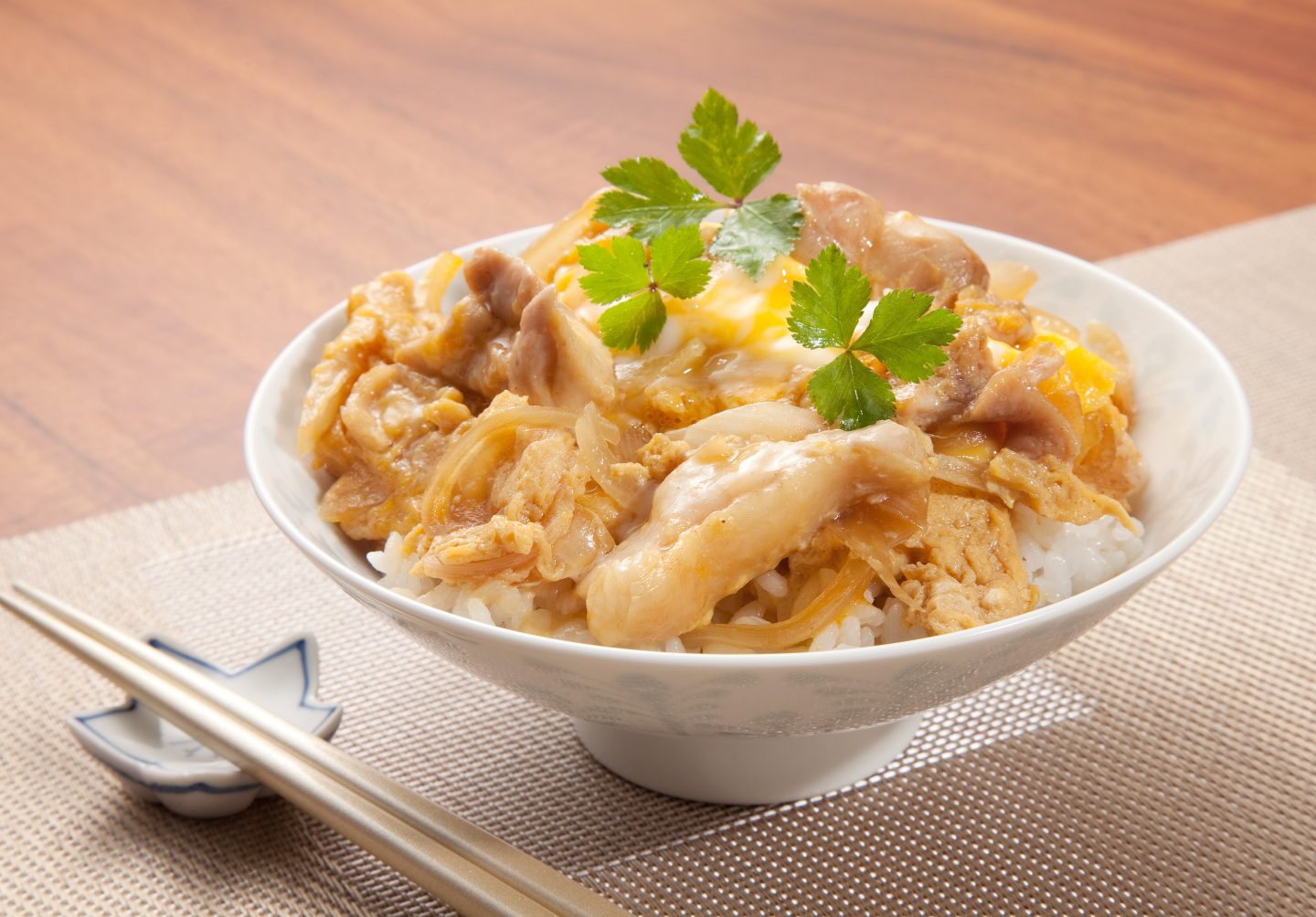 「親子丼に合わせるもう一品」なんにする？ランチにもぴったりなみんなの献立を調査