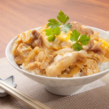 「親子丼に合わせるもう一品」なんにする？ランチにもぴったりなみんなの献立を調査