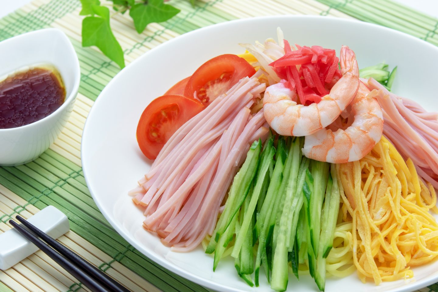 もう待てない！「冷やし中華に合わせる一品」大満足の組み合わせは？ 汁物からがっつり主菜まで