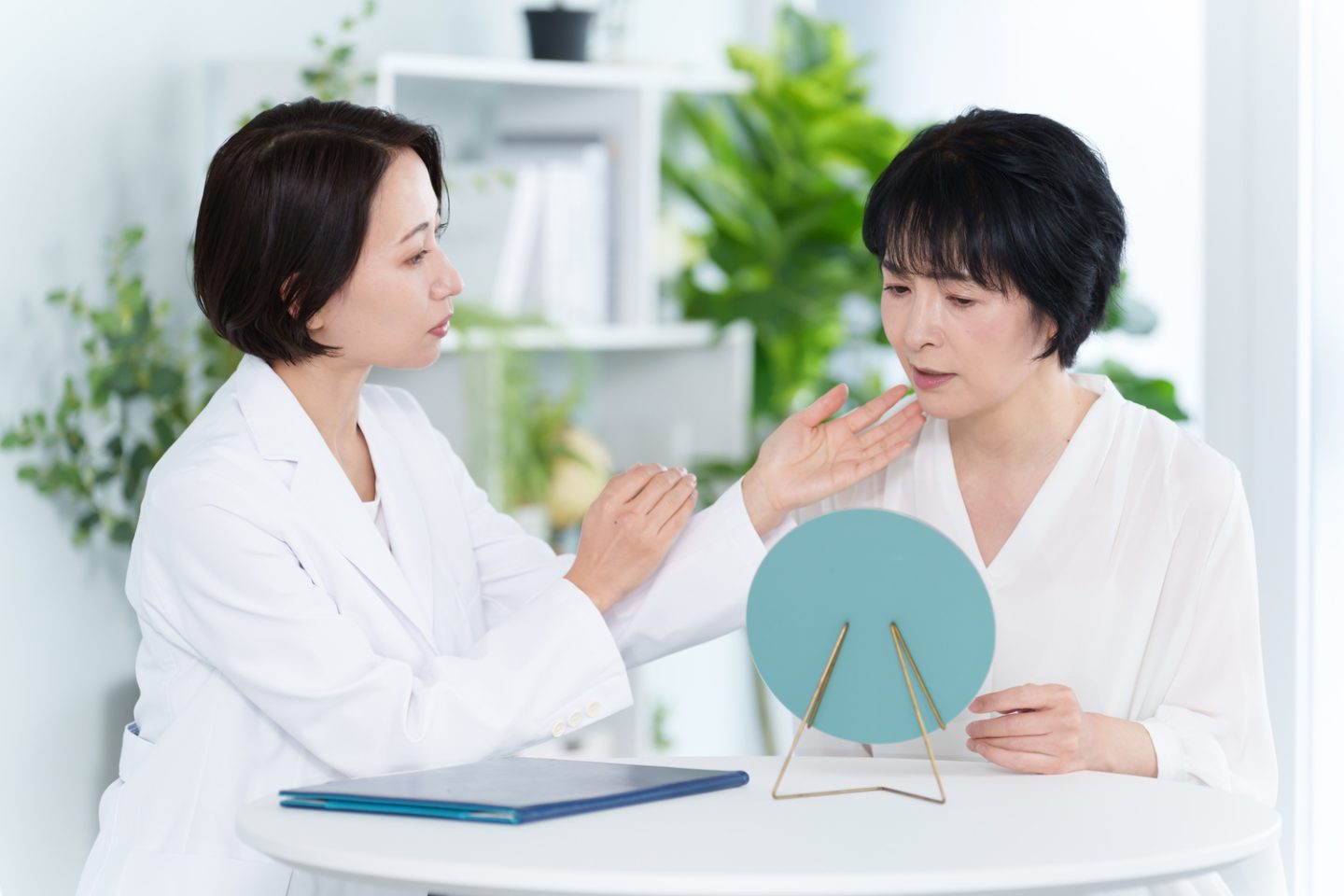 「美容整形」についてどう思う？シミ取りまではOK、切開系はNG？不安やホンネを聞いてみました