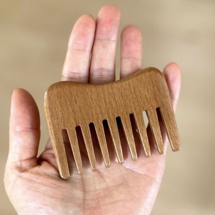 ローソン限定「無印良品」は逸品ぞろい！「頭皮のマッサージもできるブナ材ヘアコーム」で疲れも癒される【本日のお気に入り】