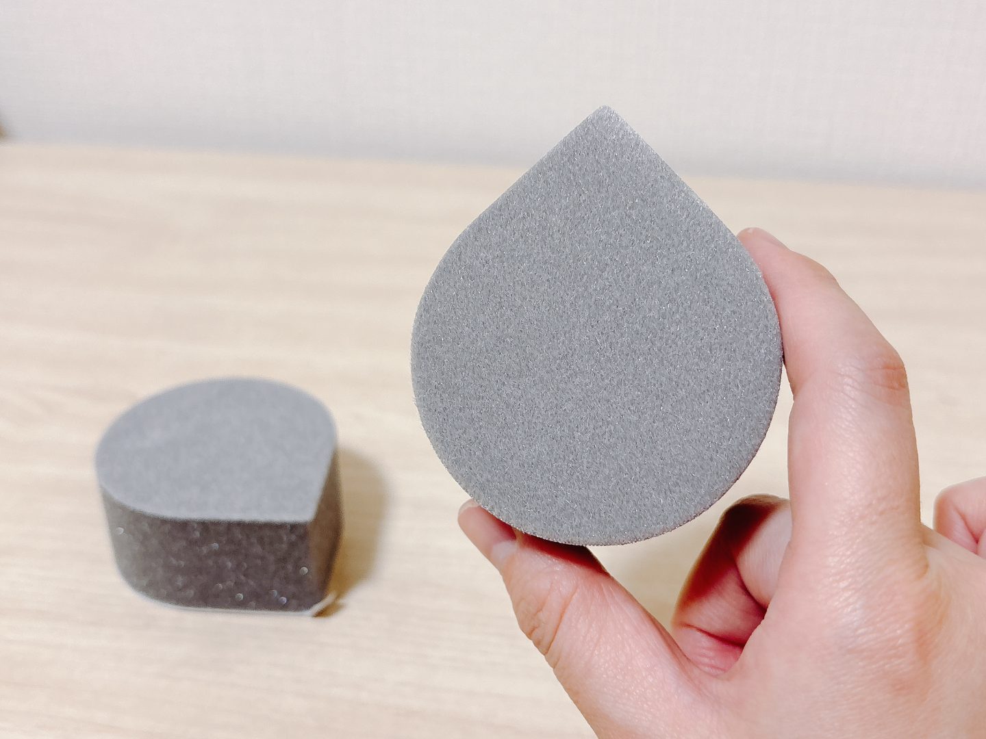 【ニトリのおすすめ】洗面台にペタッ！掃除のハードルがぐんと下がる「貼りつく洗面台スポンジ（シズク）」